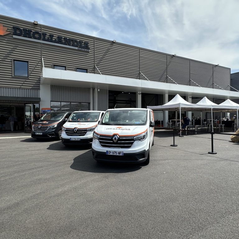 Parking de l'agence Dhollandia Services de Compans lors de la journée portes ouvertes
